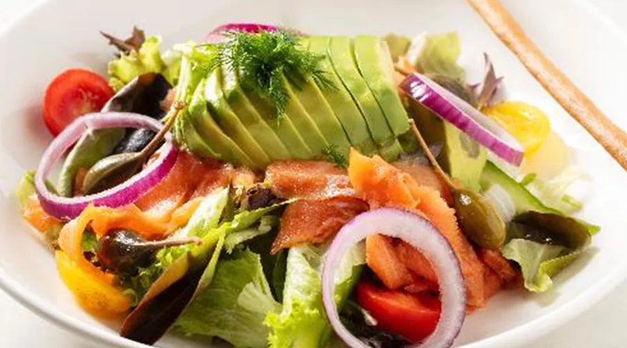 Avokado Somon Salata