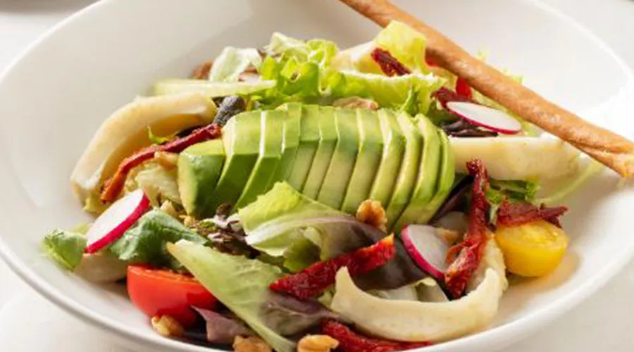 Enginarlı Avokado Salata